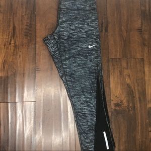 💪🏻 Nike Run Dri-fit capris